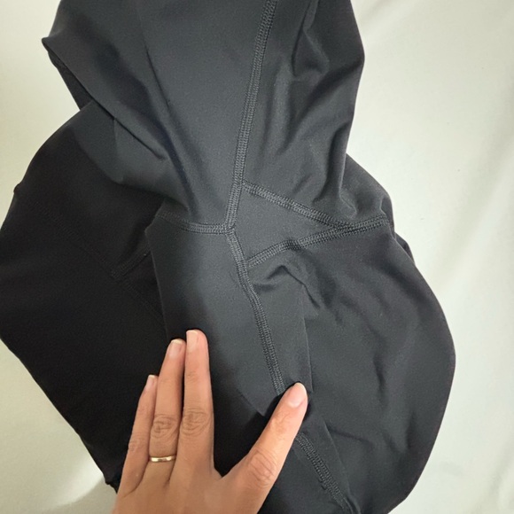 Lululemon Base pace Leggings 23” (with pockets) - Picture 5 of 5